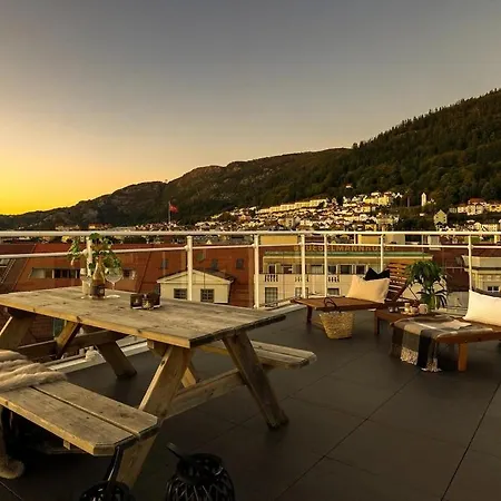 Top-floor Gem With Views *
