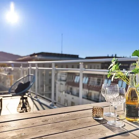 Top-floor Gem With Views
