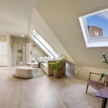 アパート Top-floor Gem With Views *