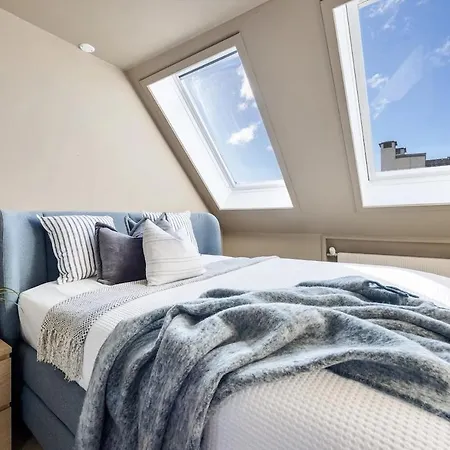 アパート Top-floor Gem With Views *