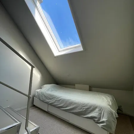 Top-floor Gem With Views アパート