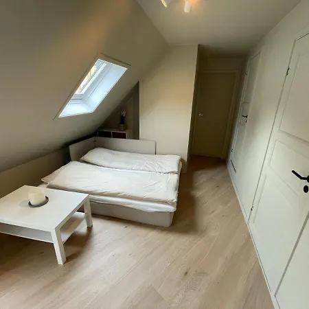 アパート Top-floor Gem With Views *